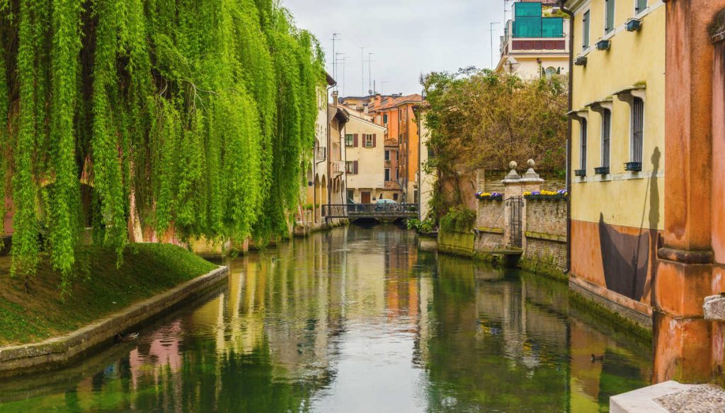 No momento, você está visualizando Descubra Treviso: A Joia Italiana Escondida Entre Canais e História