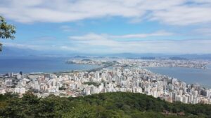 Leia mais sobre o artigo Florianópolis: 10 Dicas Imperdíveis para Explorar a Ilha da Magia